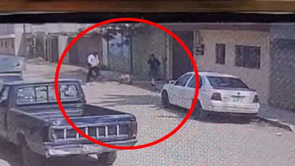 VIDEO: Ladrón en bicicleta persigue y asalta a estudiante en Puebla a plena luz del día