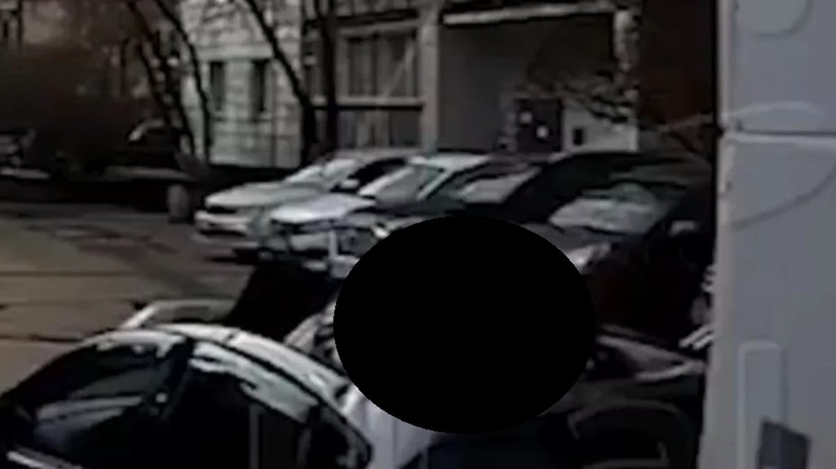 VIDEO ¡Milagro! Abuelita de 80 años cae varios pisos desde su ventana… y sobrevive tras impactar un auto