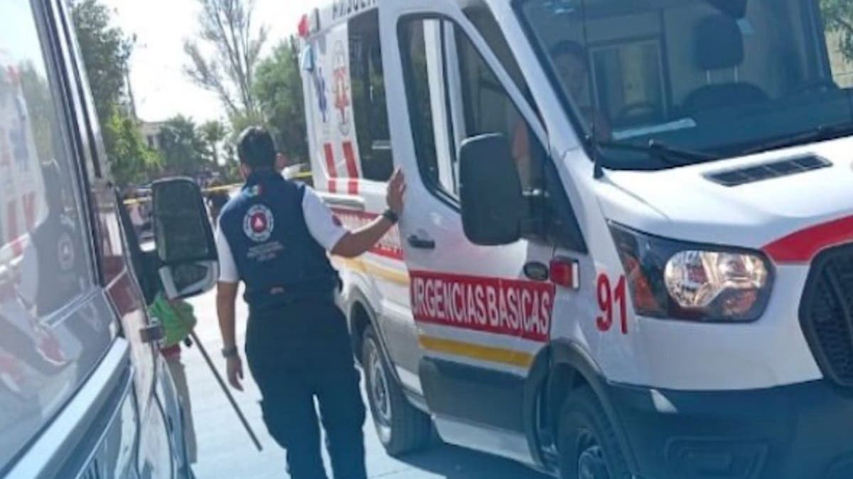 Madre entrega a su hijo menor tras apuñalar a otro joven en riña