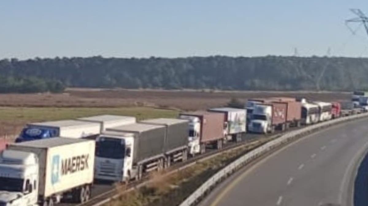 Encapuchados roban camioneta con camarones en la Amozoc–Perote; abandonan a víctimas en baldío