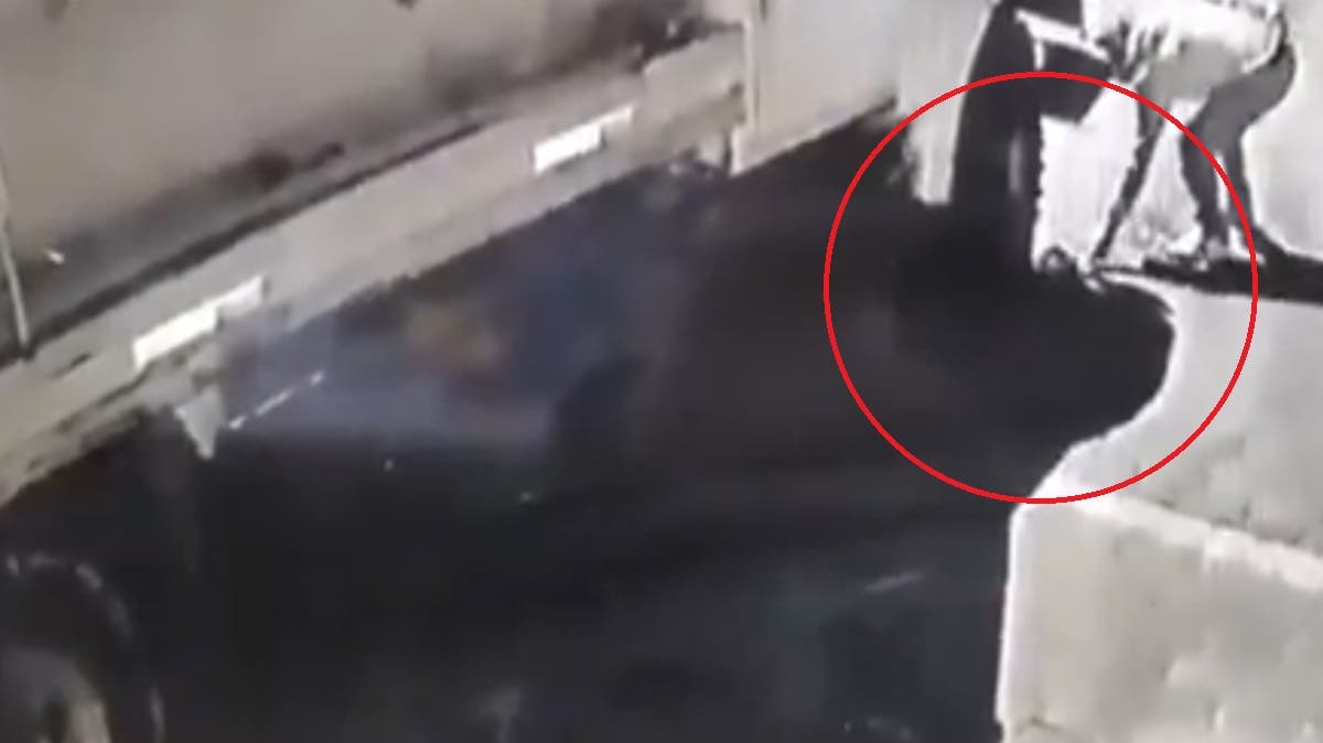 Pirómano ataca de nuevo: incendia vehículos en Santa María Coapan