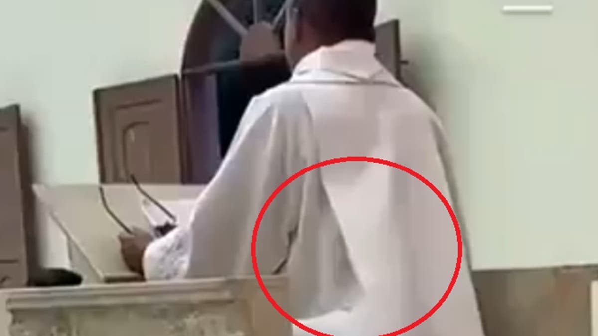Video de un “fantasma” durante misa causa revuelo en redes