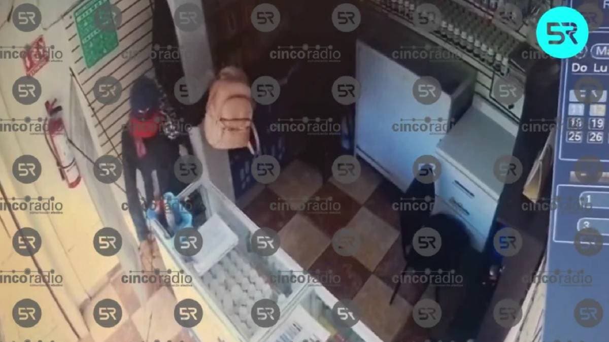 Ladrón Captado en Video Roba Mochila y Llaves en Clínica de Atlixco: Urge Intervención Policial