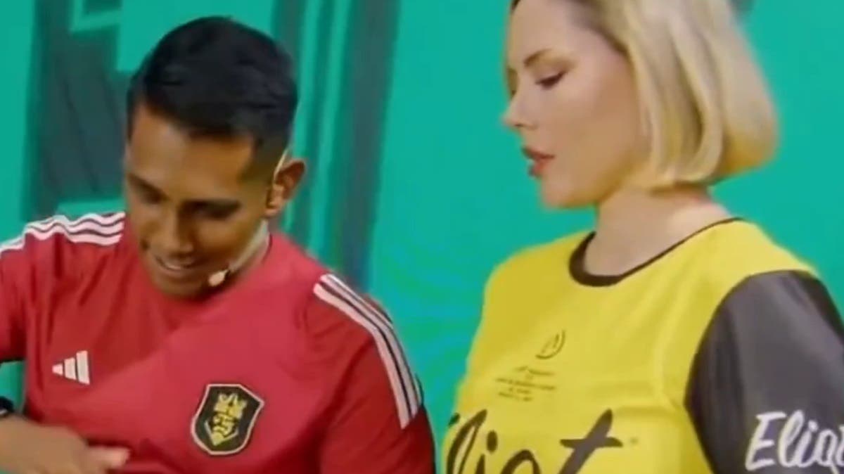 VIDEO Árbitro le roba beso a Miroslava Montemayor en pleno partido