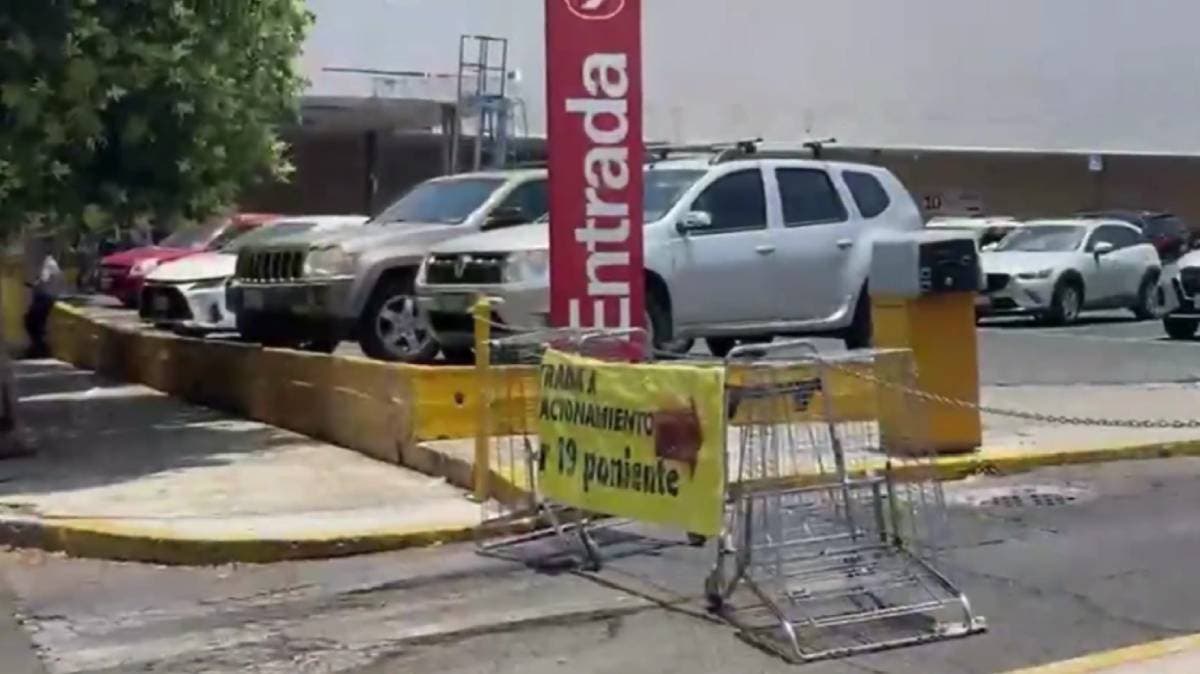 Soriana cierra accesos por parquímetros: solo una entrada disponible en 21 Poniente, Puebla