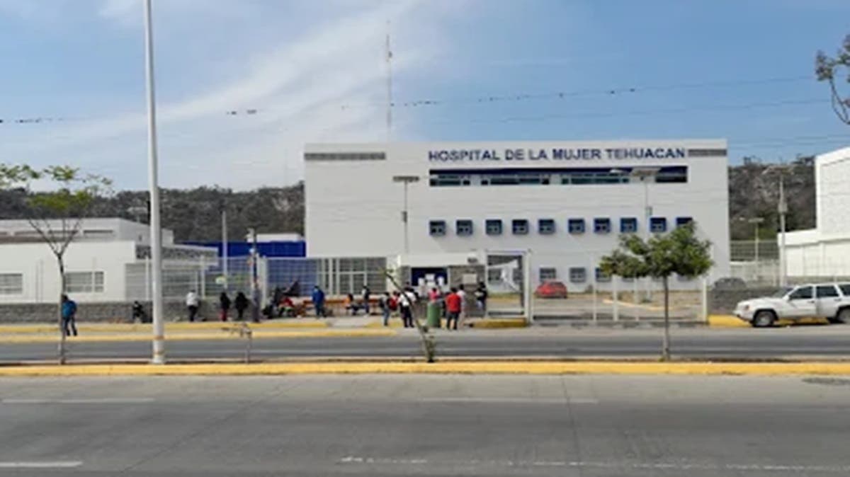 Mujer muere en ambulancia afuera del Hospital de la Mujer en Tehuacán; no fue recibida a tiempo