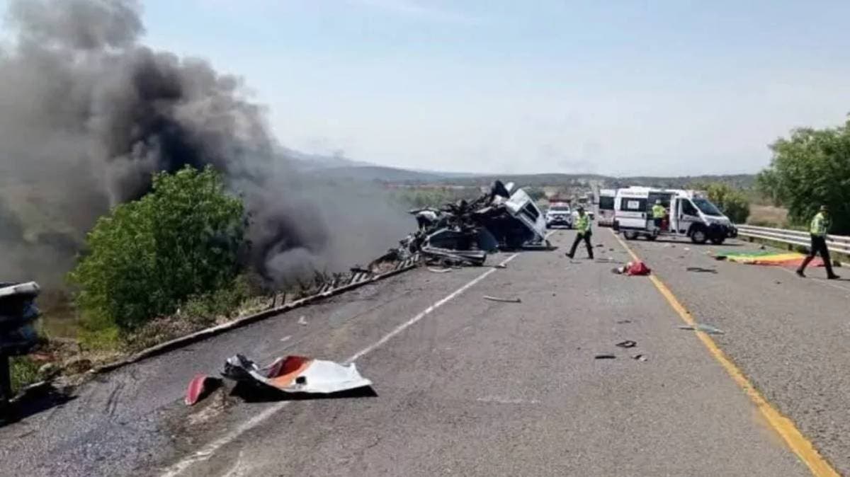 Tragedia en la autopista Cuacnopalan-Oaxaca: más de 10 muertos tras brutal choque entre autobús, pipa y camioneta