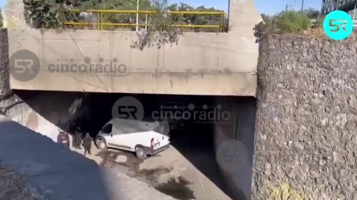 Horror en Periférico Ecológico: hallan cuerpo calcinado en auto incendiado cerca de Bugambilias