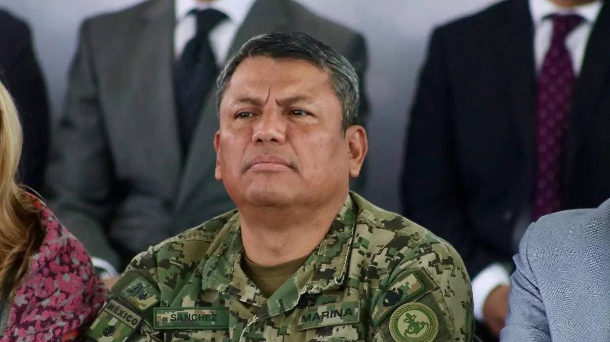 Tragedia en la Cuacnopalan-Oaxaca: 21 muertos, entre ellos 9 docentes y 2 militares, tras choque de pipa y Urvan