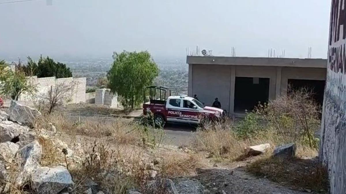 Fuerte FOTO Macabro hallazgo en Tecamachalco: asesinan al padre del exalcalde Inés Saturnino y lo dejan colgado de una barda