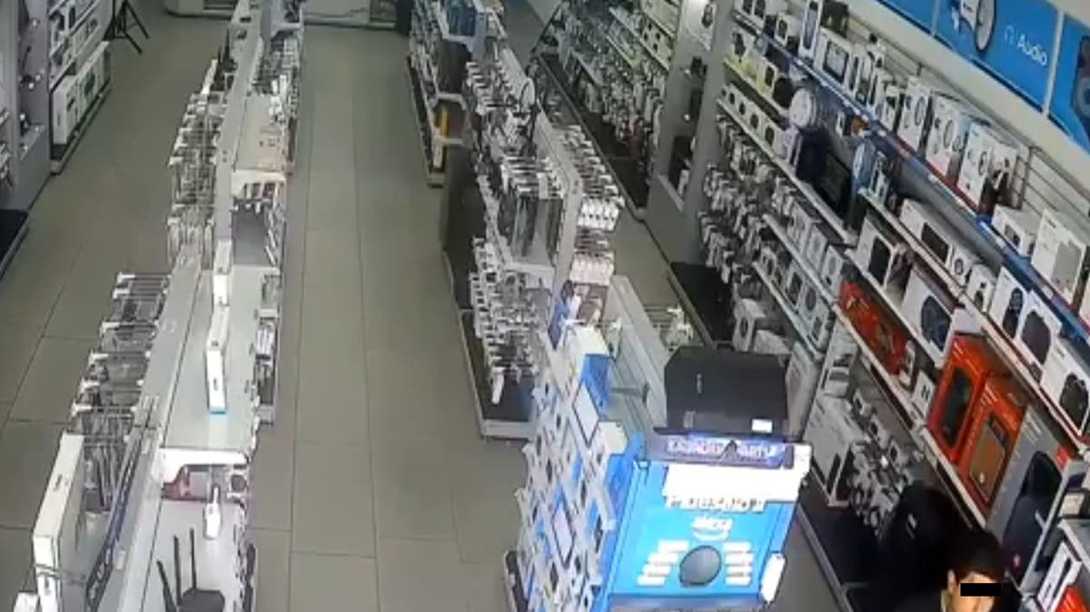 Trabajadores de Steren en Cuautlancingo frustran robo de bocina inteligente; todo quedó en video