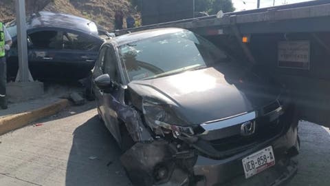 Mega carambola en Periférico Ecológico deja 12 heridos y dos camionetas volcadas