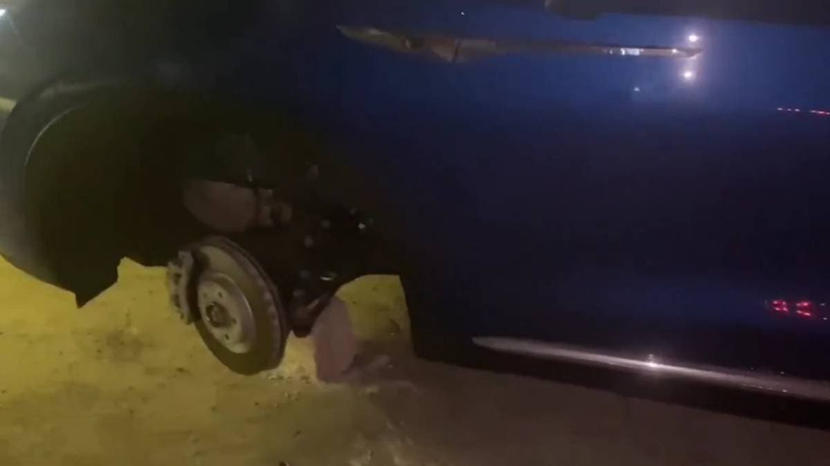 “Ni los tacos perdonan”: roban llantas de SUV en minutos mientras comían en taquería de Puebla