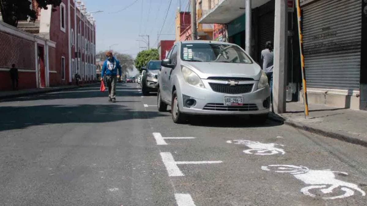 Multas, placas retiradas y caos: regresa con sanciones el programa “Estaciónate Aquí” en Puebla