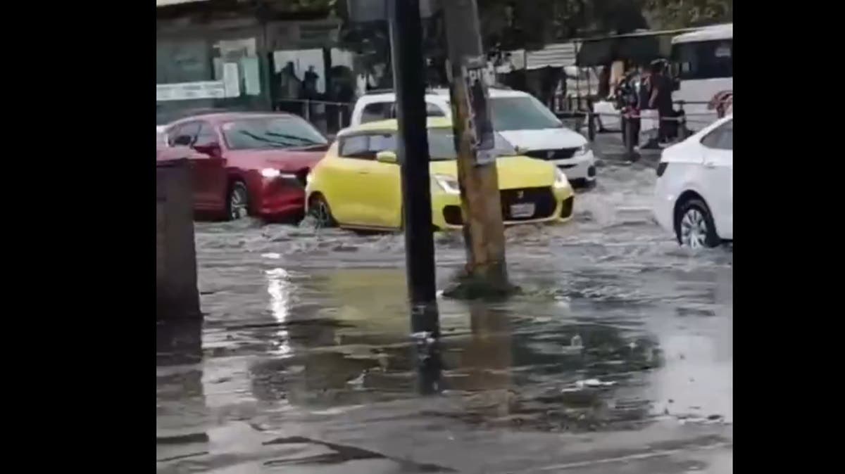 Se inunda Puebla: lluvias con granizo convierten calles en ríos; autos y motos quedan atrapados (VIDEO)
