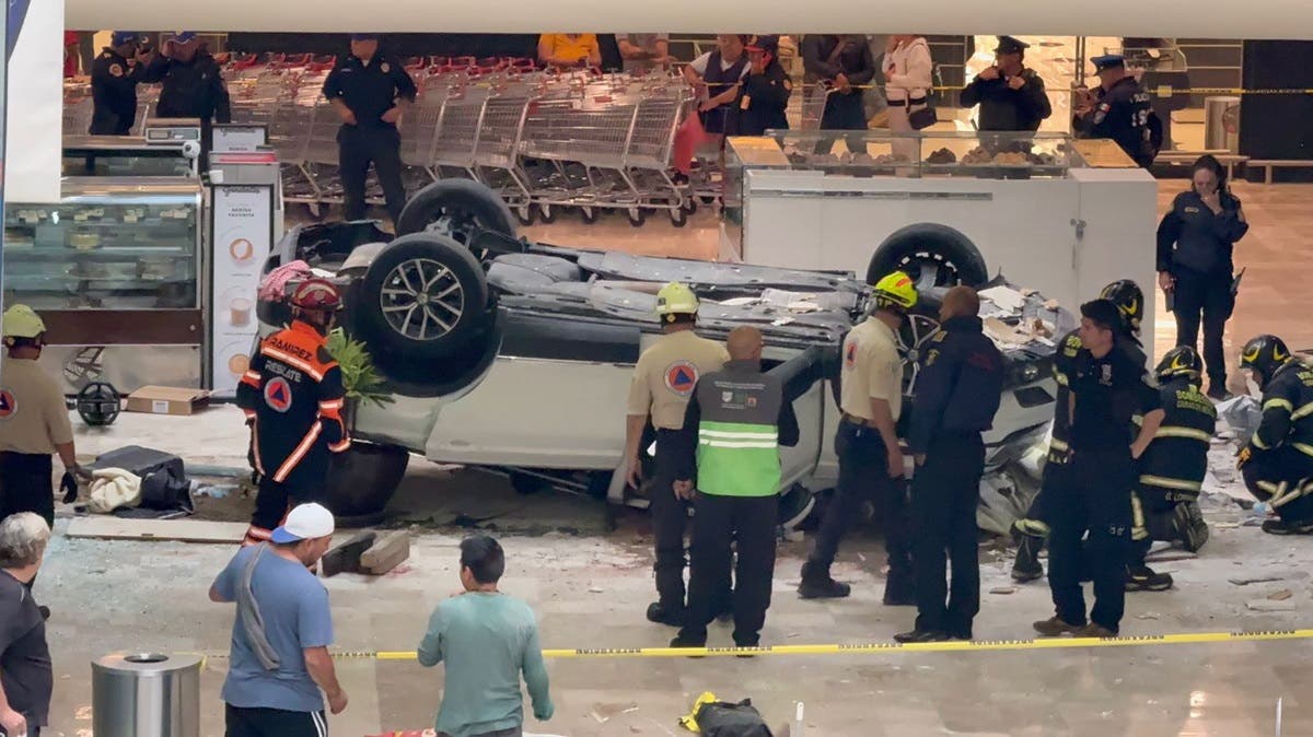 VIDEO Tragedia en las alturas: camioneta cae desde tercer piso en Plaza Lilas; una mujer lucha por su vida