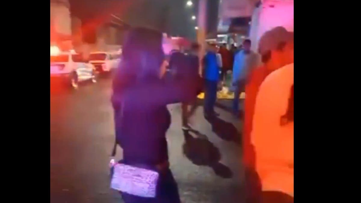 Poblana borracha arrolla a panadera y a niña en carrito de hot dogs en el Centro de Puebla: intentó huir pero la detienen (VIDEO)