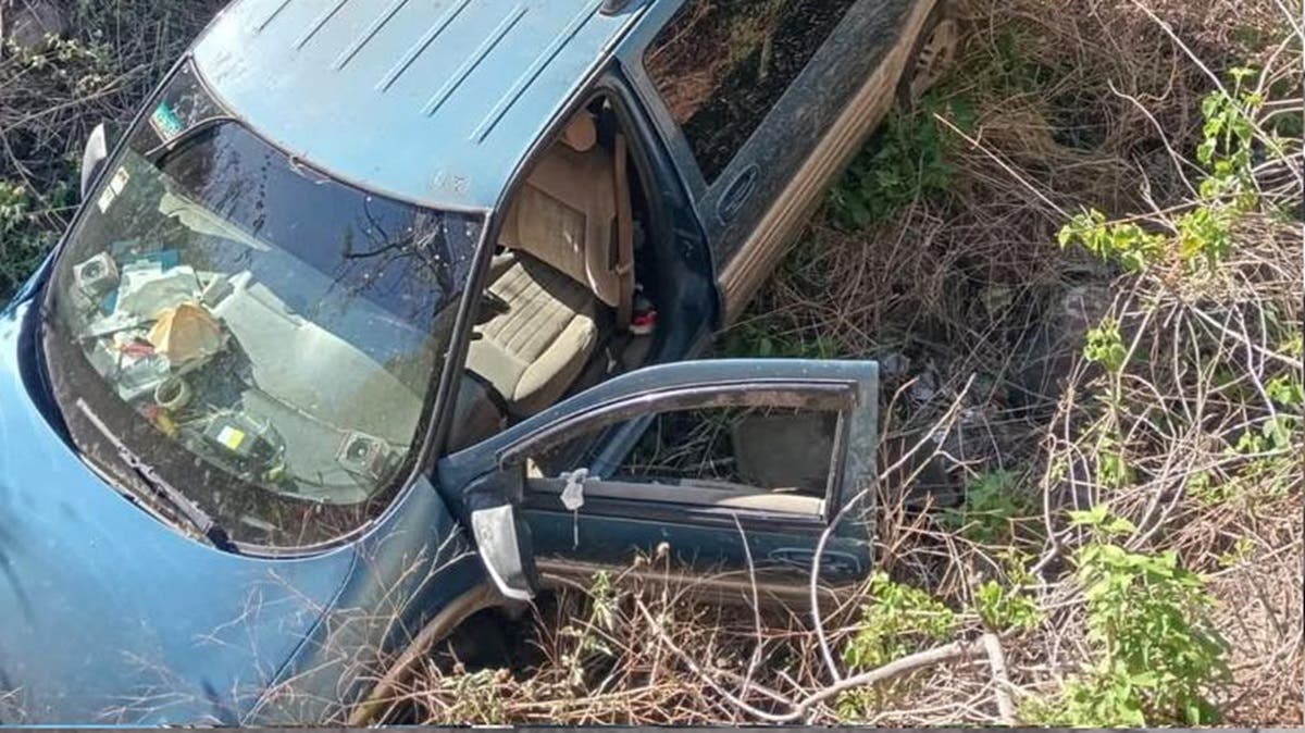 Familia sufre volcadura en Tepexco: camioneta se sale del camino por exceso de velocidad