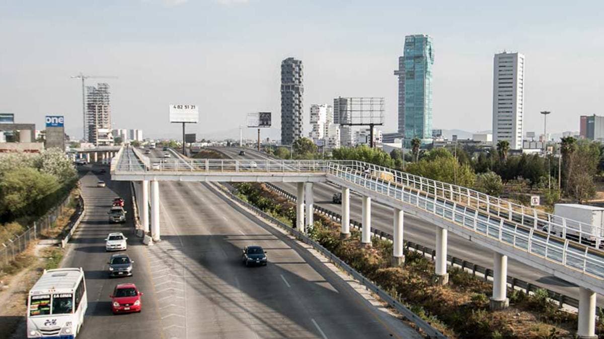 Tragedia en el Periférico Ecológico: Joven muere tras brutal choque contra poste en Puebla