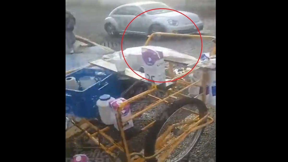 Mujer exceso de velocidad arrolla carrito de tamales en Cholula y sólo quería dar 50 pesos