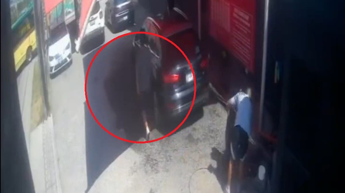 Terror en la Recta a Cholula: comando armado irrumpe en autolavado y se lleva un auto frente a todos (VIDEO)