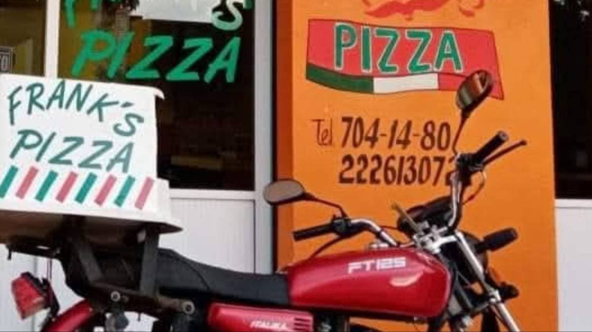 Terror en una pizzería de Coronango: Asalto armado desata indignación vecinal en Barrio Analco