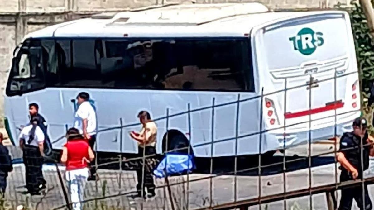 Fuerte FOTO Motociclista invade carril y muere al instante tras chocar con autobús en Xiutetelco: era policía municipal de Veracruz