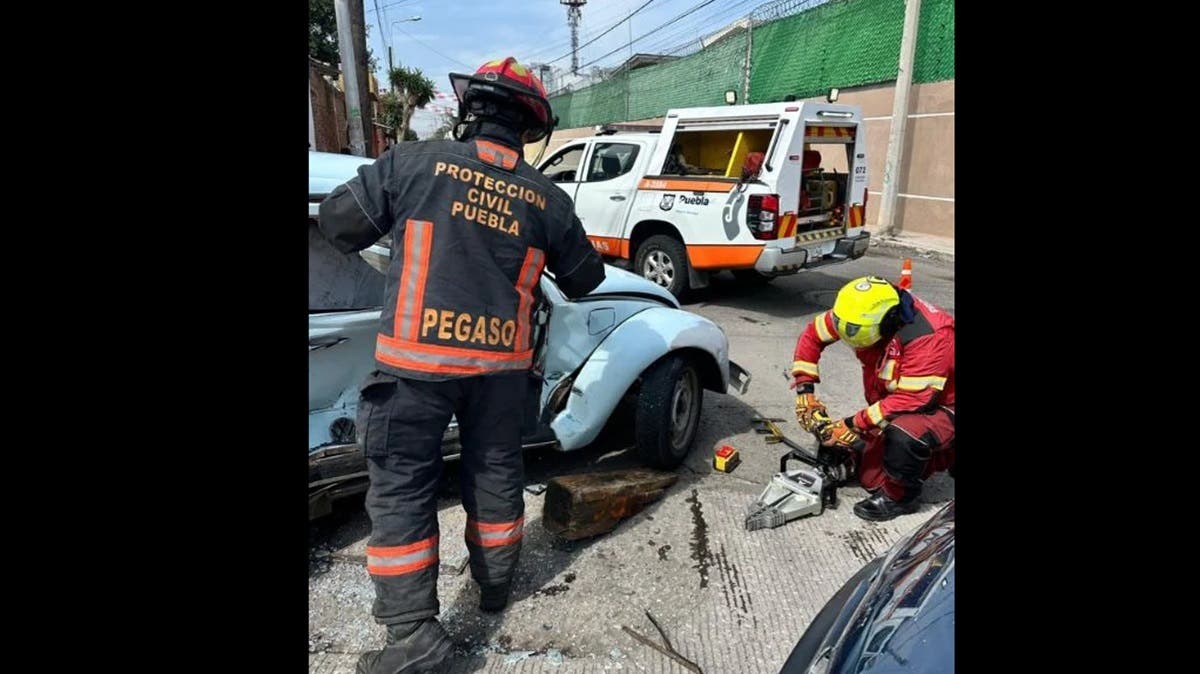 ¡Aparatoso choque en Puebla! Poblanas quedan prensadas tras brutal accidente en la Francisco I. Madero