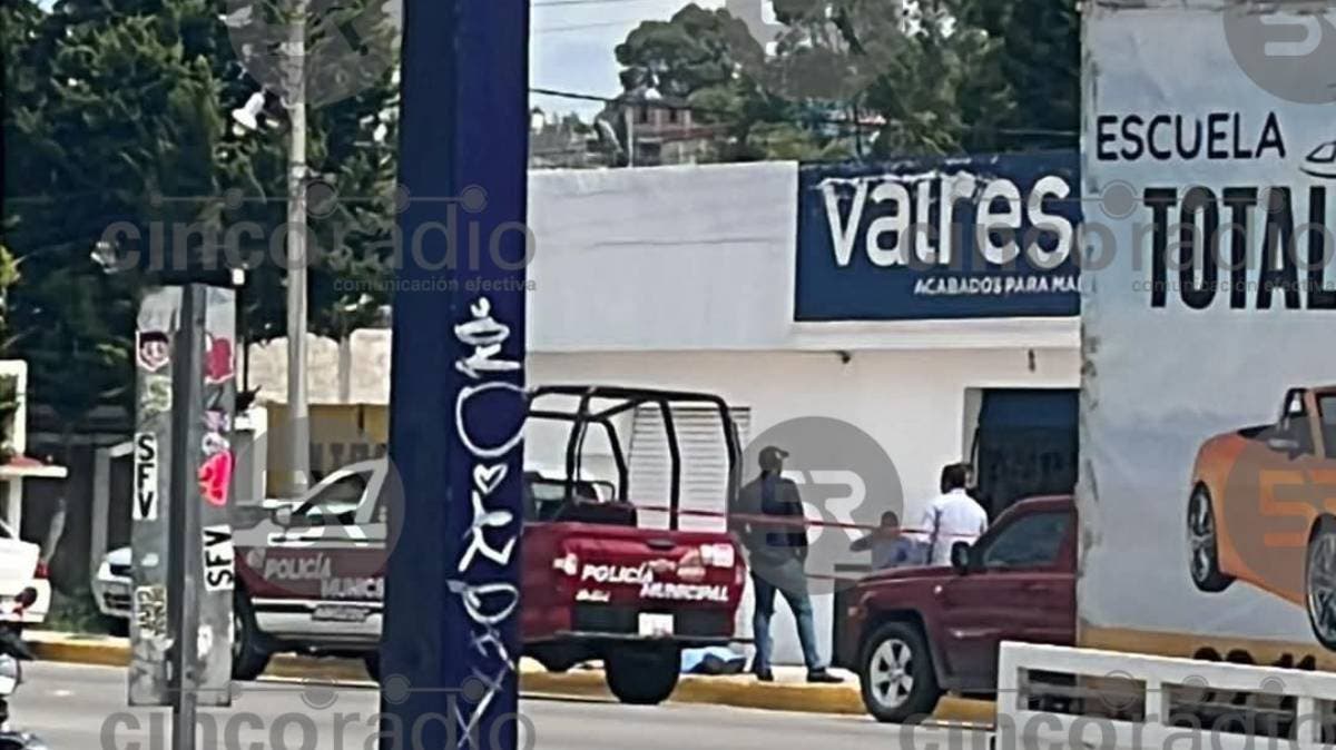 “Muerte en la Banqueta”: Hombre Sufre Infarto Fulminante Frente a Coppel en Amozoc