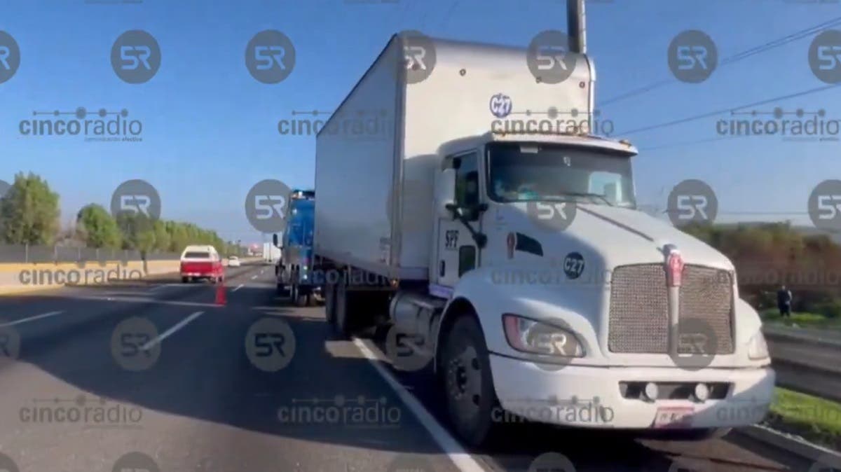¡De no creerse! Detienen tráiler que iba en sentido contrario en la autopista México–Puebla
