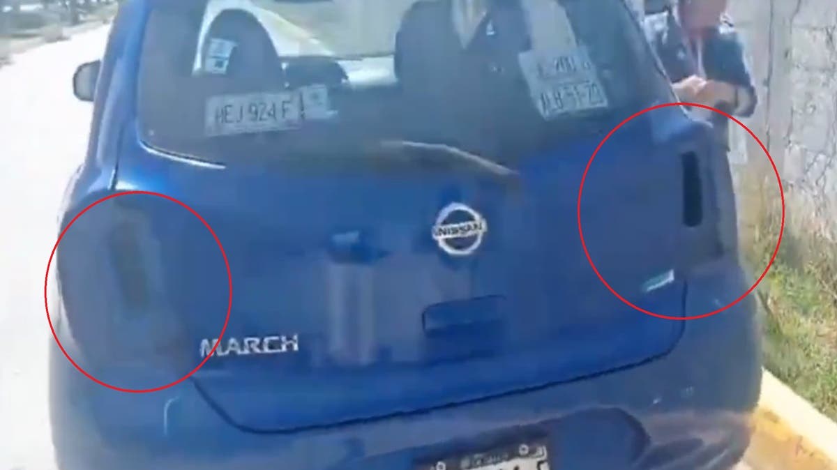 En plena mañana, desmantelan auto en la Recta a Cholula y policía ignora el reporte