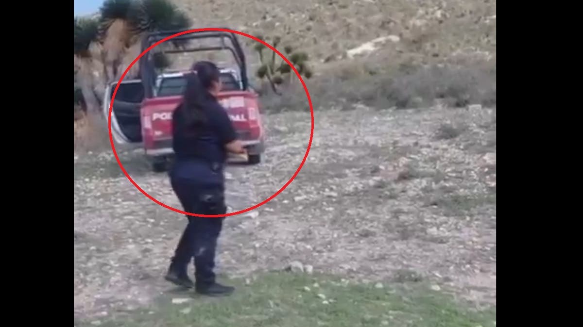 VIDEO Policías de Tehuacán juegan con armas de cargo en un cerro: no era zona oficial ni estaba autorizado