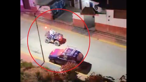 Poblana embarazada y ebria roba motopatrulla en Tetela; protagoniza persecución (VIDEO)
