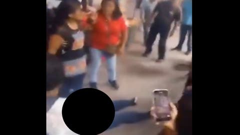 Caos en Tehuac&aacute;n: ri&ntilde;a entre comerciantes ambulantes desata esc&aacute;ndalo en pleno centro hist&oacute;rico