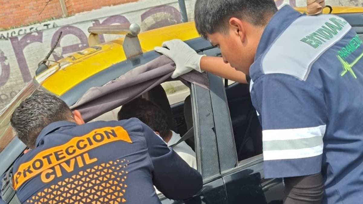 Infarto al volante: Taxista pierde el control y choca en el Periférico Ecológico | La tragedia golpea en plena vía rápida