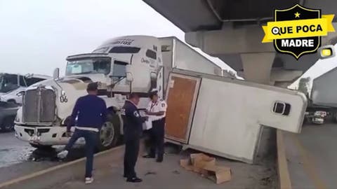 Asalto, volcadura y saqueo en la autopista Puebla-México: caos en la madrugada frente al Hospital de Traumatología