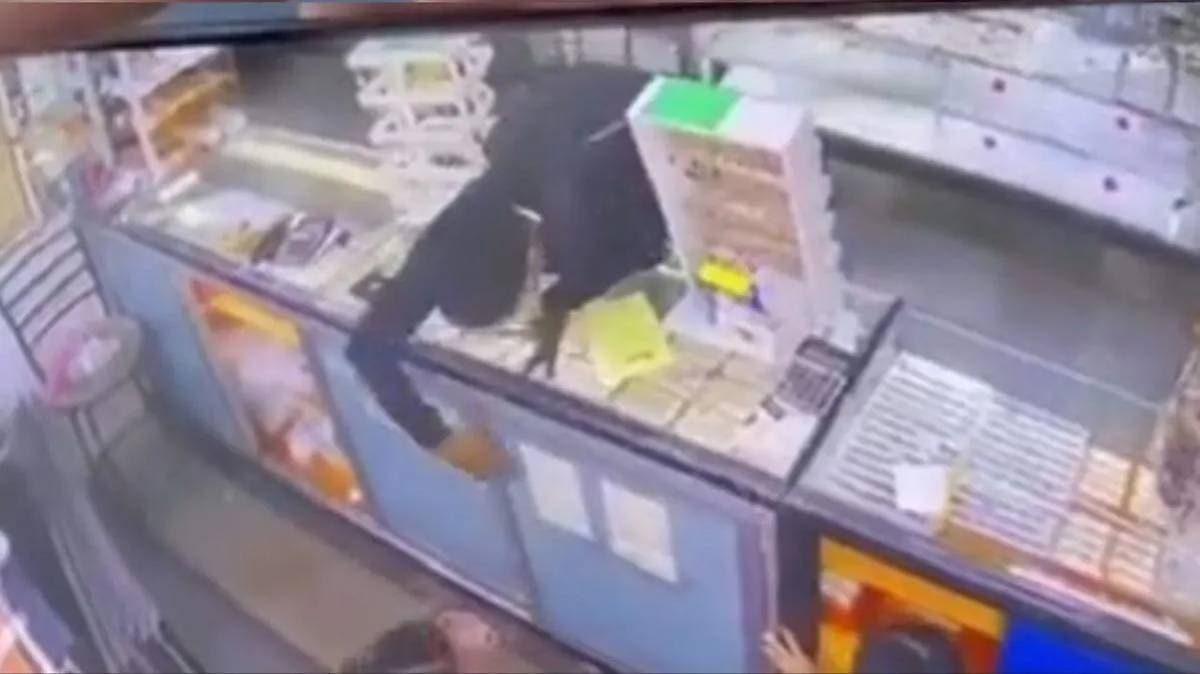 Asalto relámpago en el corazón de Puebla: comando armado roba joyas con metralleta en 30 segundos