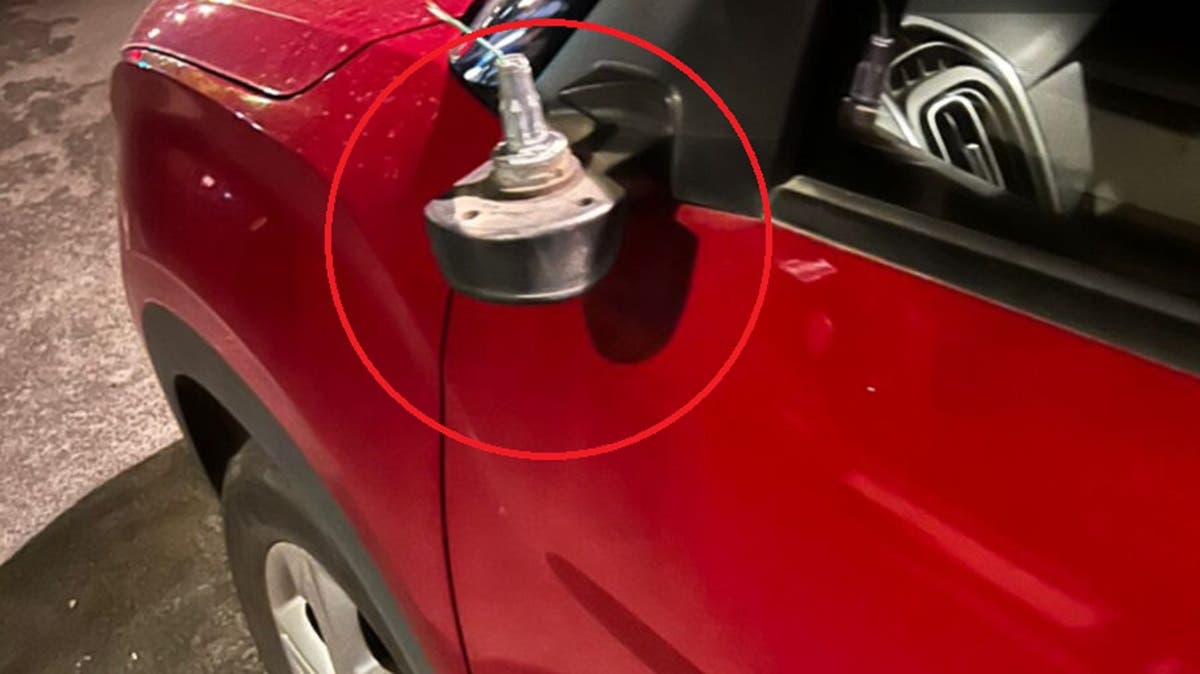 Poblano denuncia que el seguro de Parkimovil es puro cuento: no contestan tras robo de espejo