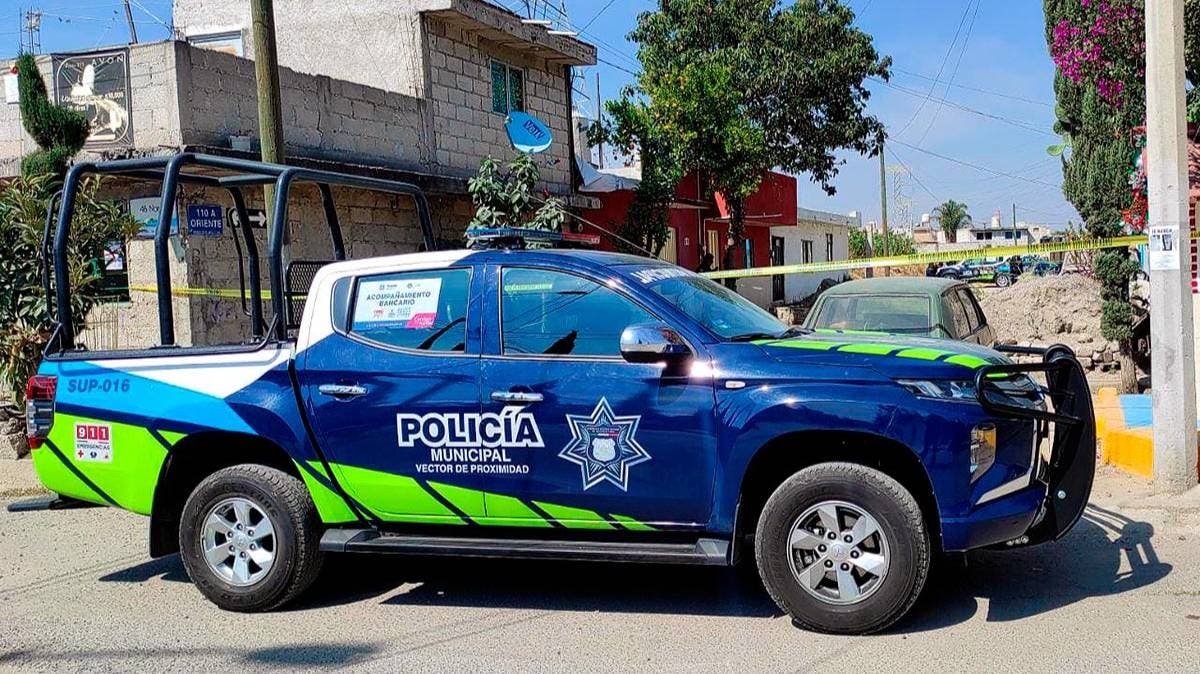 Ejecutan a hombre a balazos afuera de bar en Puebla; ataque en moto causa terror en San Isidro Castillotla