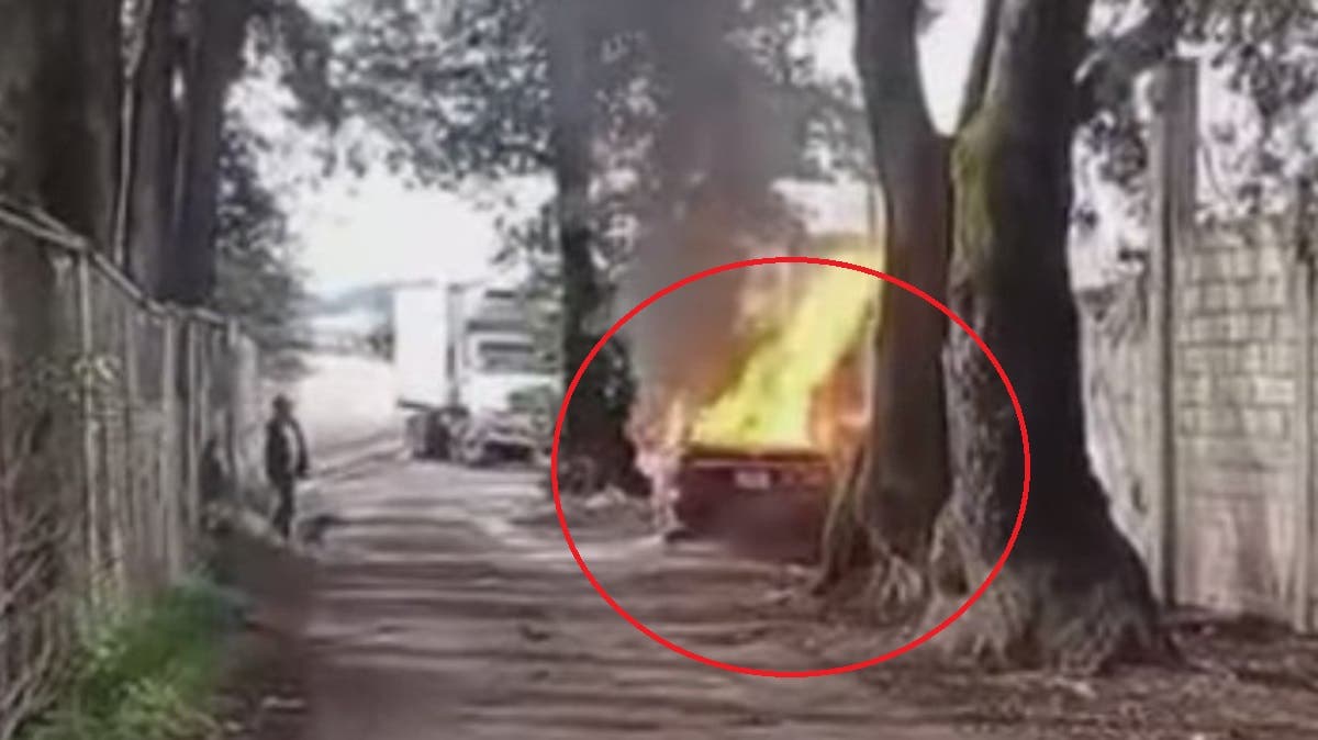 ¡Terror en Amalucan! Hallan cadáver calcinado dentro de auto en llamas en Puebla