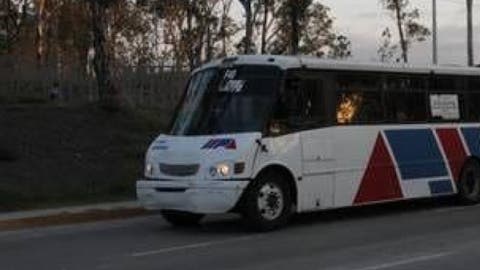Noche de terror en Amozoc: comando armado encañona a pasajeros de transporte público y huye en motocicletas