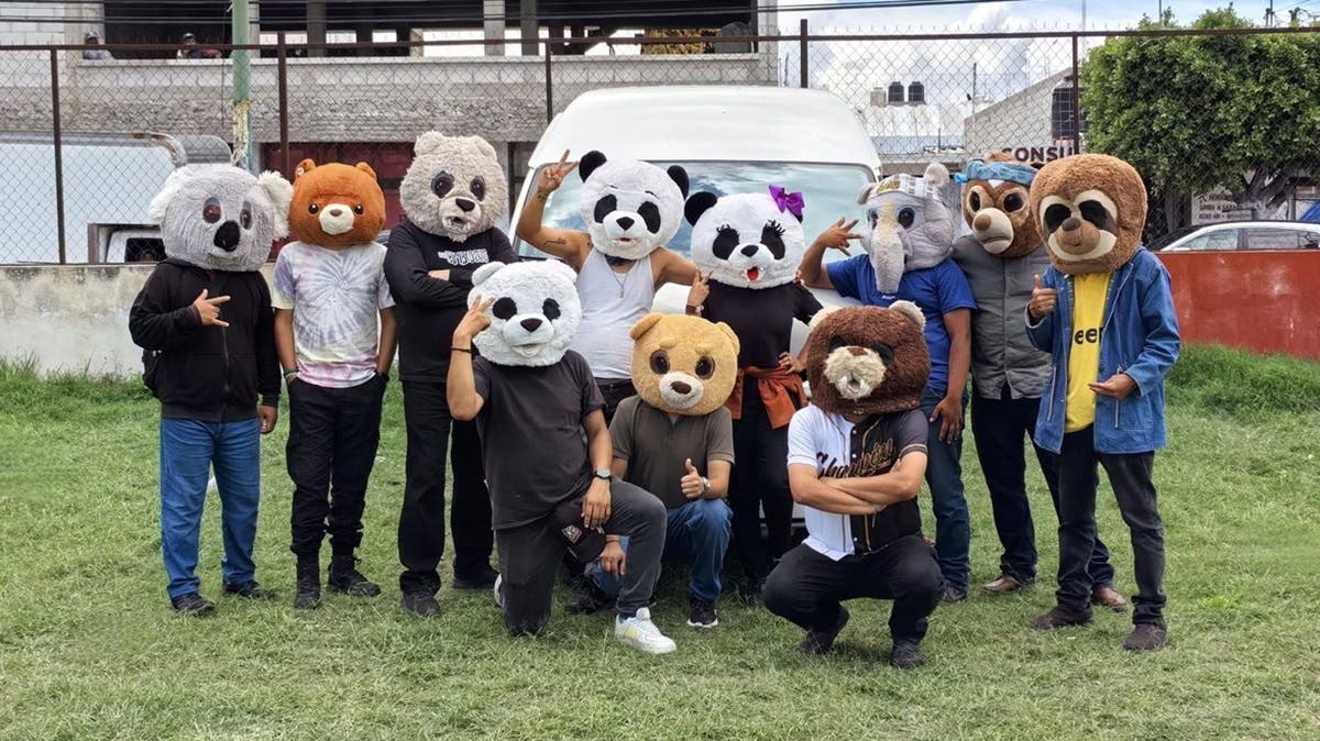 ¡Lamentable! Asaltan a Los CumbiOsos en Puebla y les roban sus máscaras emblemáticas