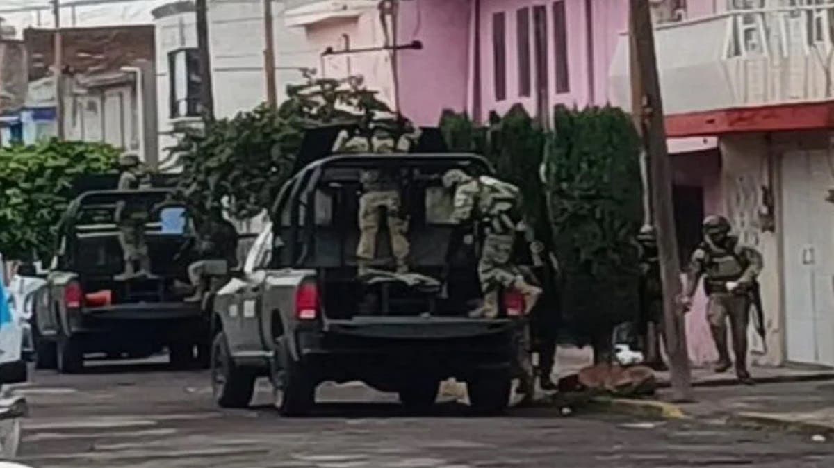 Encuentran cadáver con mensaje amenazante en zona del Mercado Hidalgo en Puebla