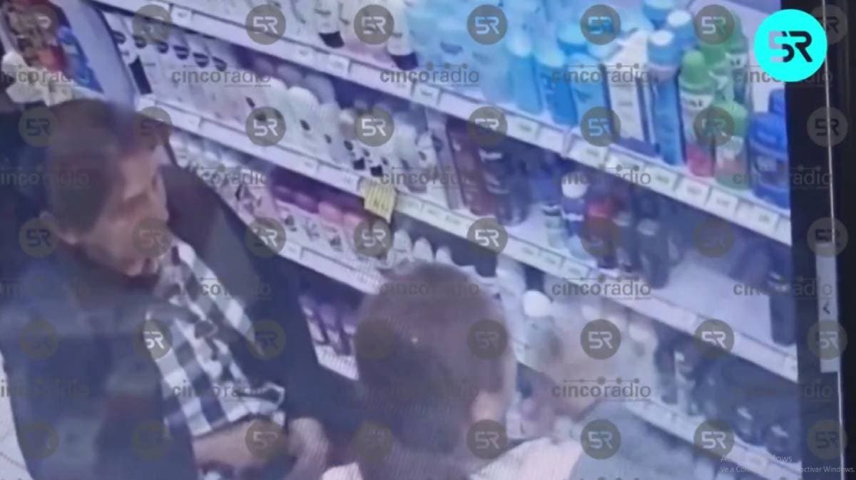 “Como si nada”: Dos mujeres simulan comprar, pero roban farmacia en Atlixco — ¡Video causa indignación!