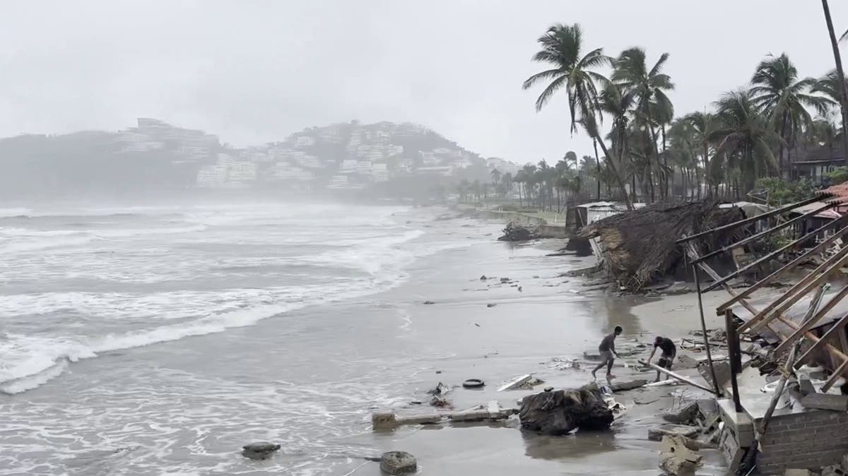VIDEO El mar se tragó Acapulco: mar de fondo arrasa con restaurantes y desaparece la playa