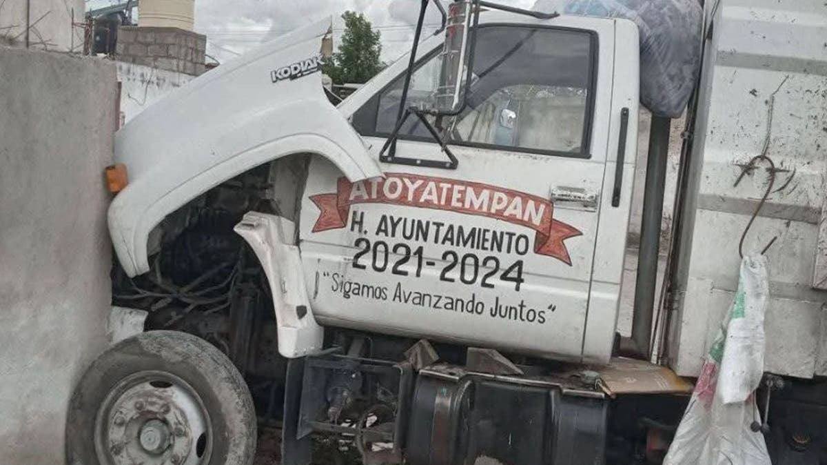 Camión de basura del Ayuntamiento choca contra casa en Atoyatempan: conductor iba presuntamente ebrio