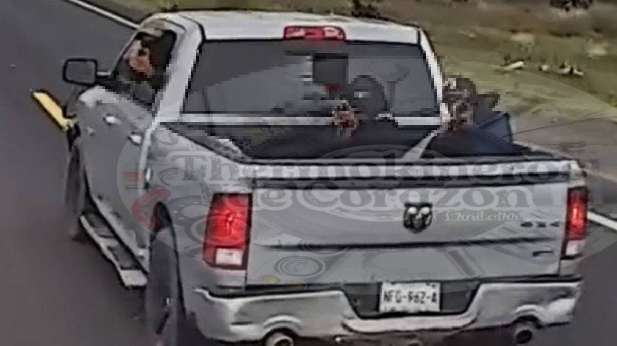 Trailero frustra asalto en Puebla: embiste a delincuentes armados en plena carretera — ¡Camioneta ya era buscada!