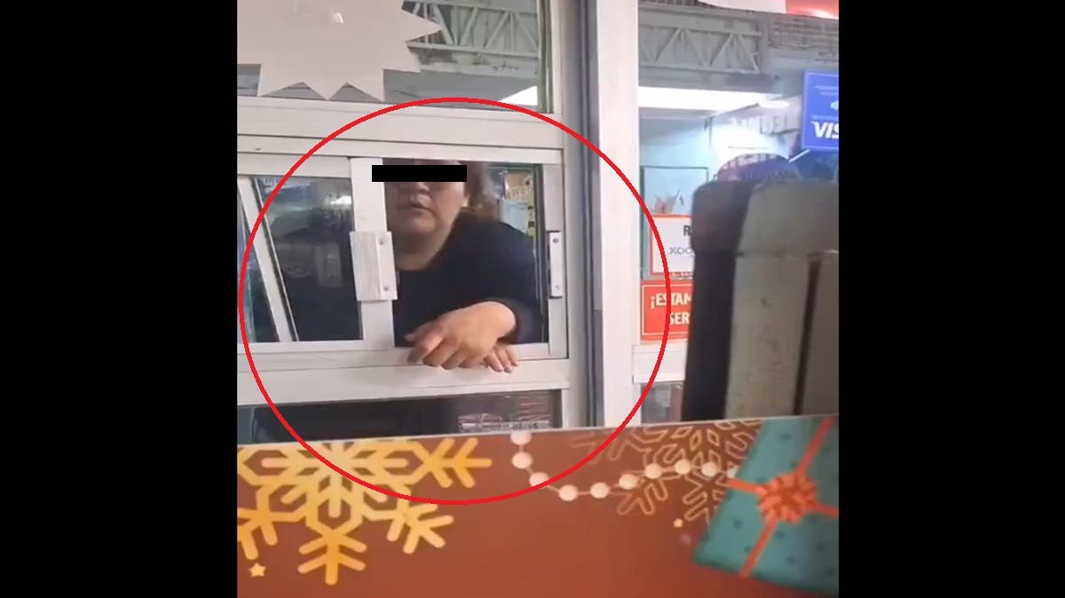 VIDEO | Así explotaron dos mujeres en un Oxxo agrediendo a trabajador por no venderles alcohol