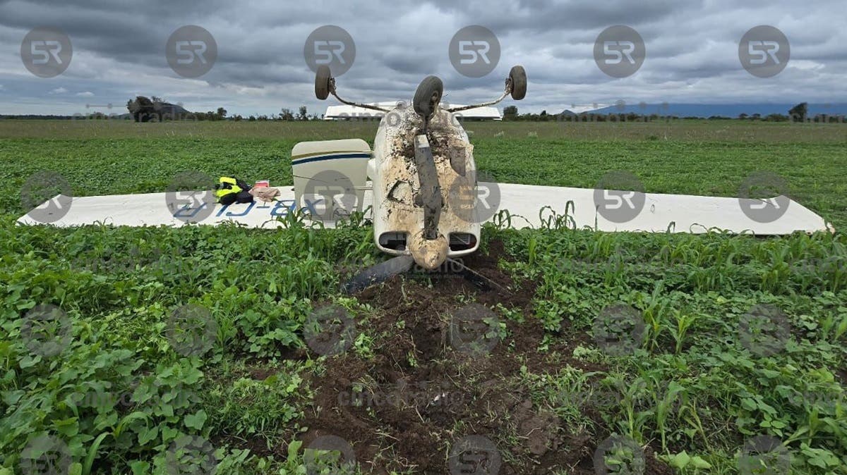 Aterrizaje forzoso termina en tragedia: avioneta cae en campos de cultivo en Puebla