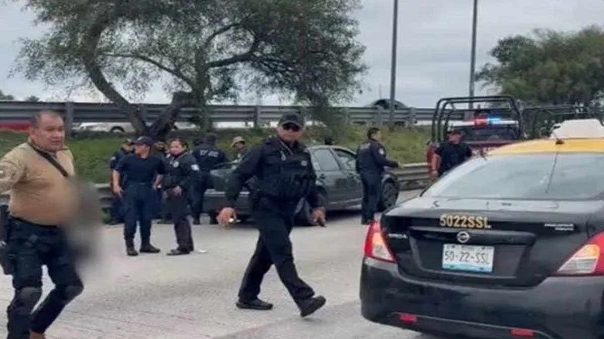 Intentaron robar una camioneta a plena luz del día en Periférico Ecológico; uno fue detenido